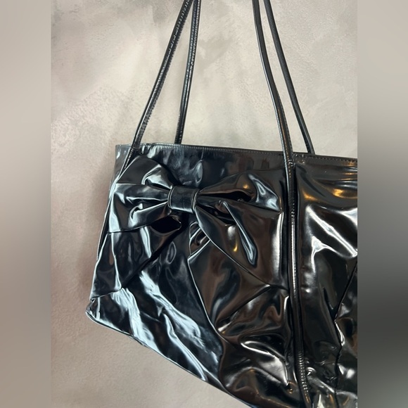 Valentino- Lacca Betty Bow Tote - pre-loved condition - Picture 4 of 15